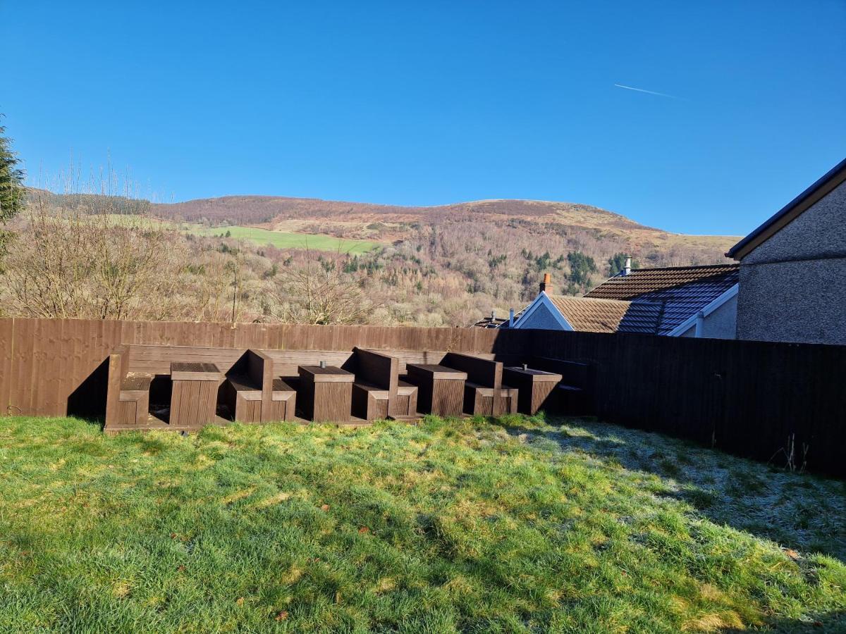 Flat 2, Modern Studio Apartment, Tynte Hotel, Mountain Ash Quakers Yard Luaran gambar